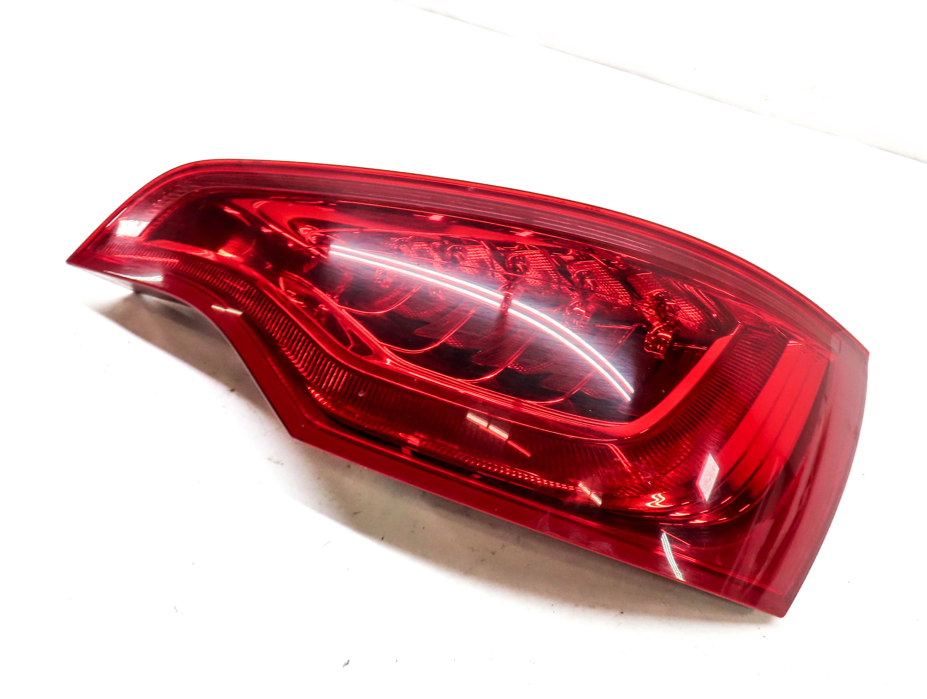 2010-2015 AUDI Q7 (4L) RIGHT PASSENGER REAR TAILLIGHT BRAKE LIGHT LAMP (LED) — exact item pictured